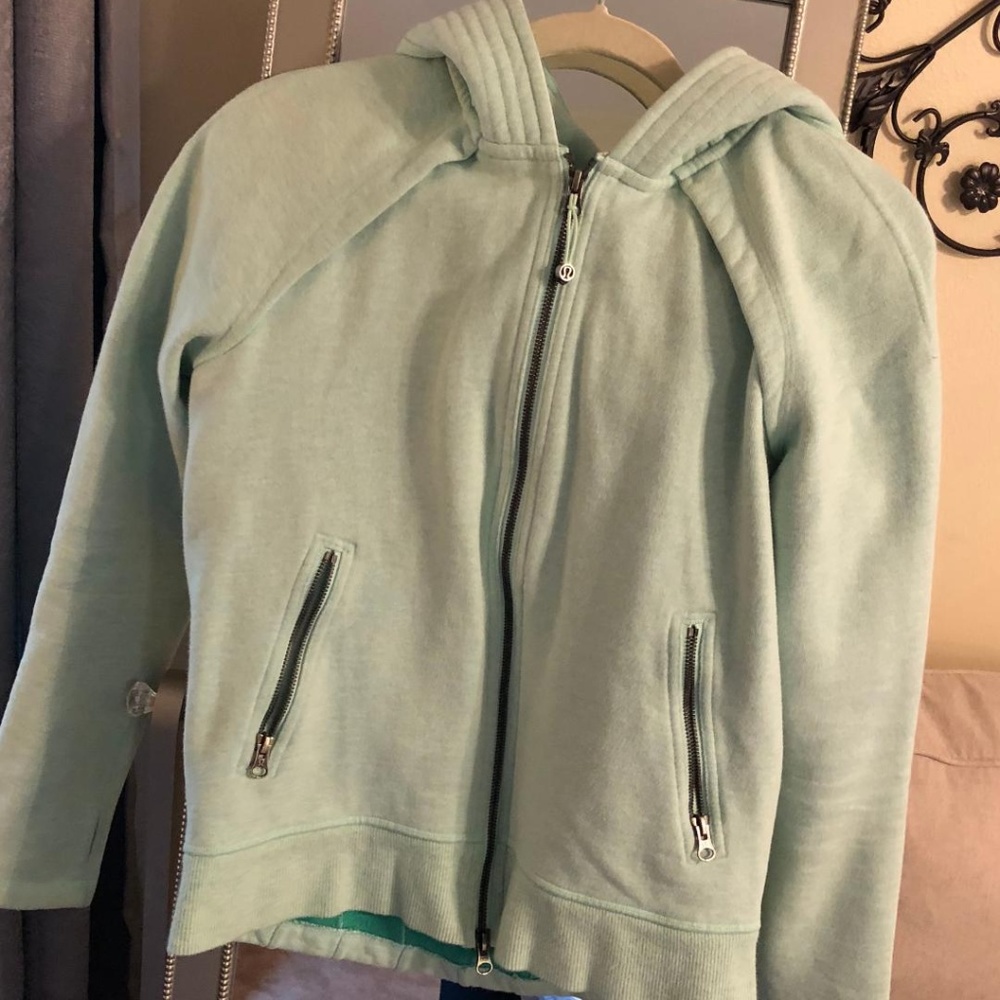 Lululemon sweatshirt
